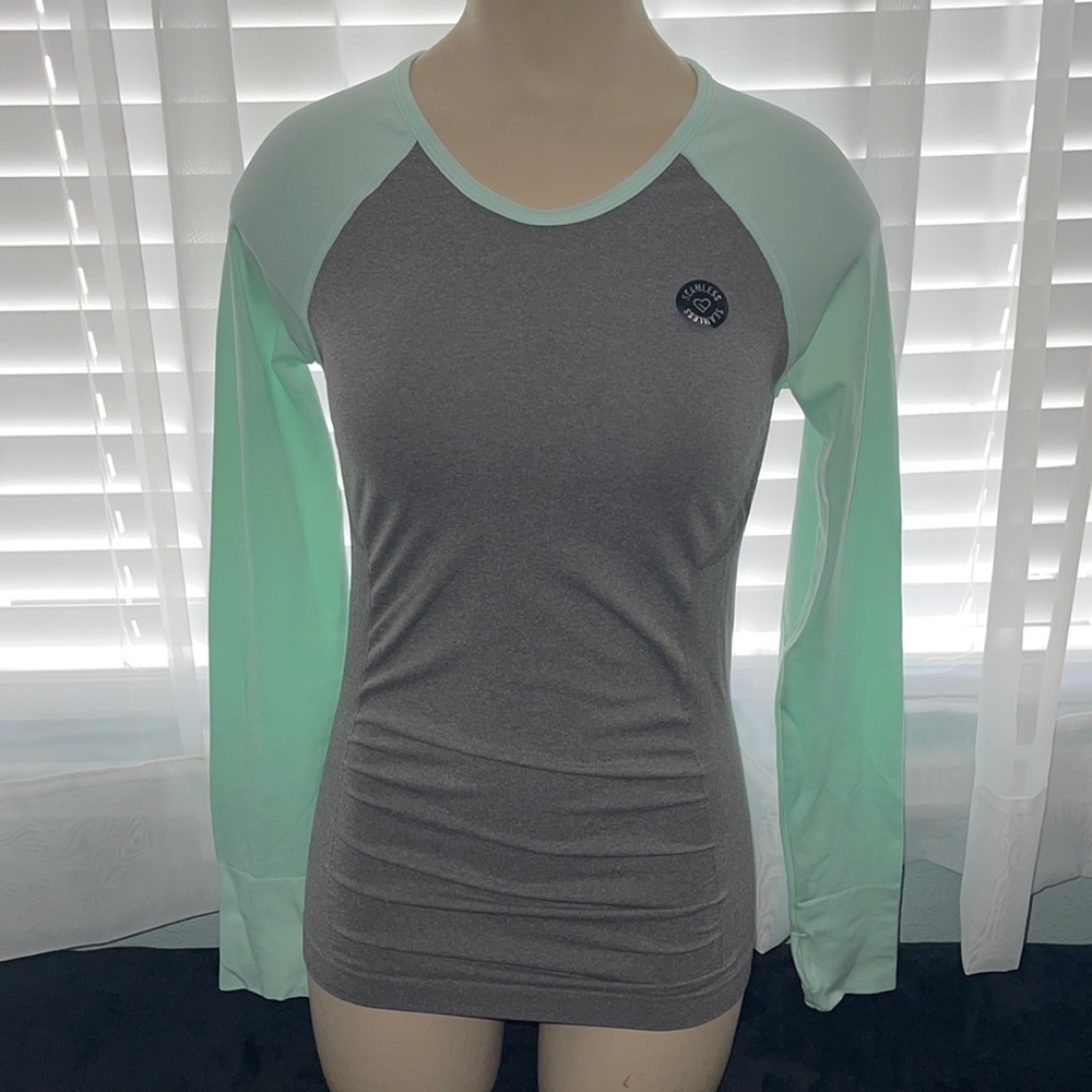 Fitted workout shirt